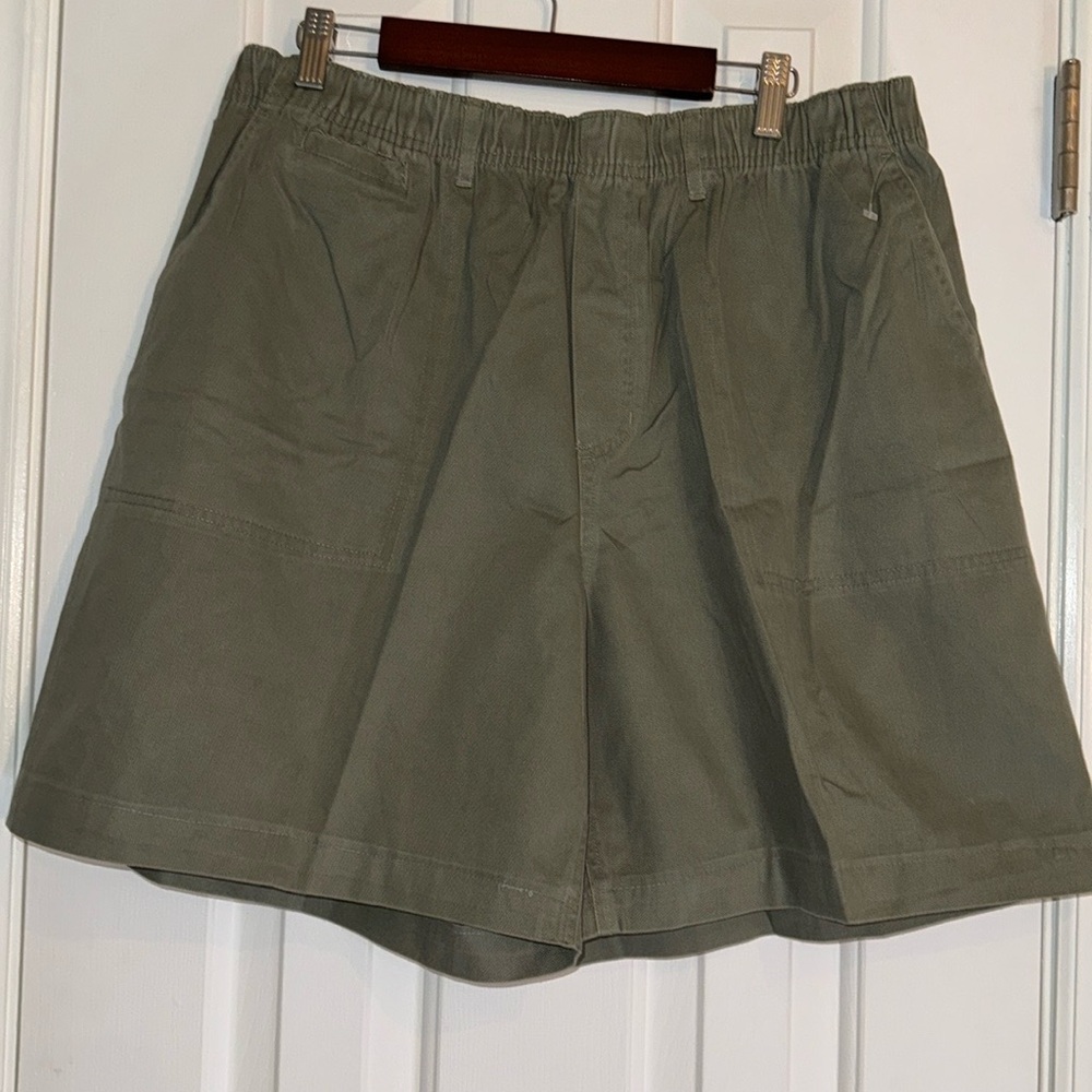 White Stag Plus, Green Pull-On Shorts with Pockets, Size 18W